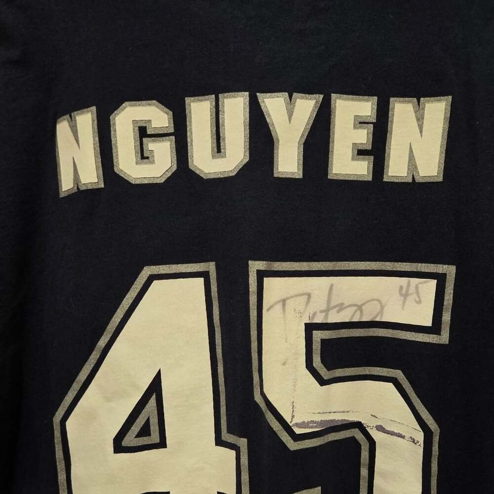 Vintage Sport T-Shirts Dallas Cowboys Dat Nguyen 45 Autographed T-Shirt